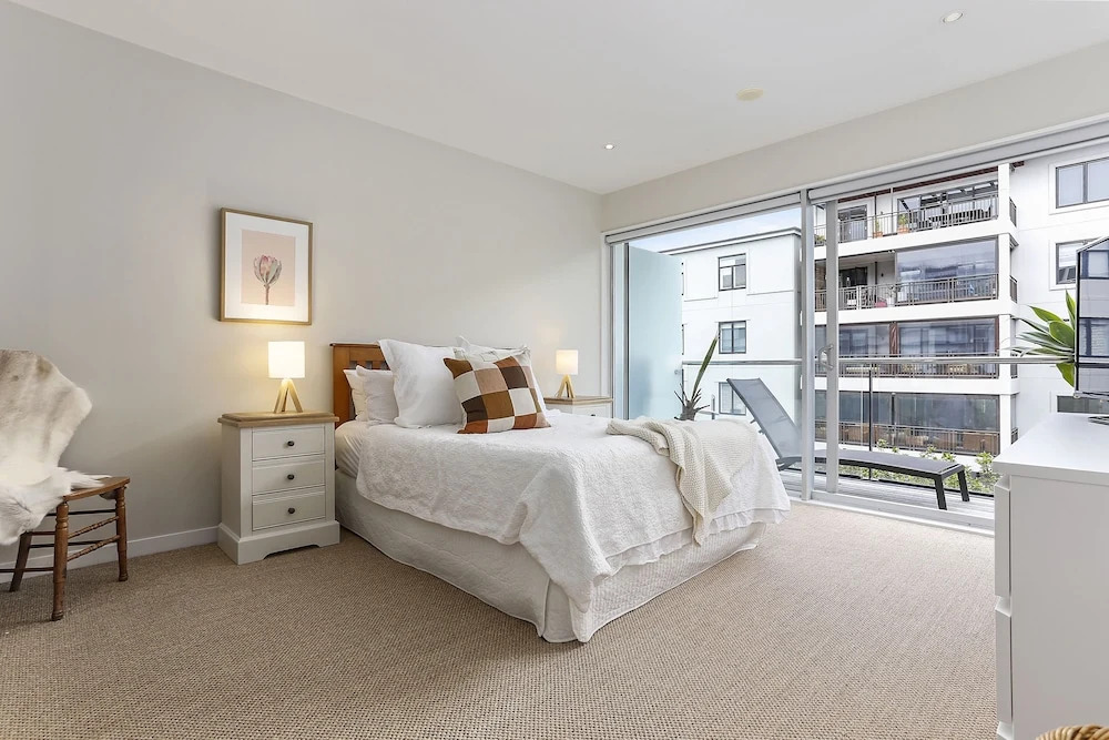Wondrously Spacious 2 bdrm in Fantastic Location by Urban Butler