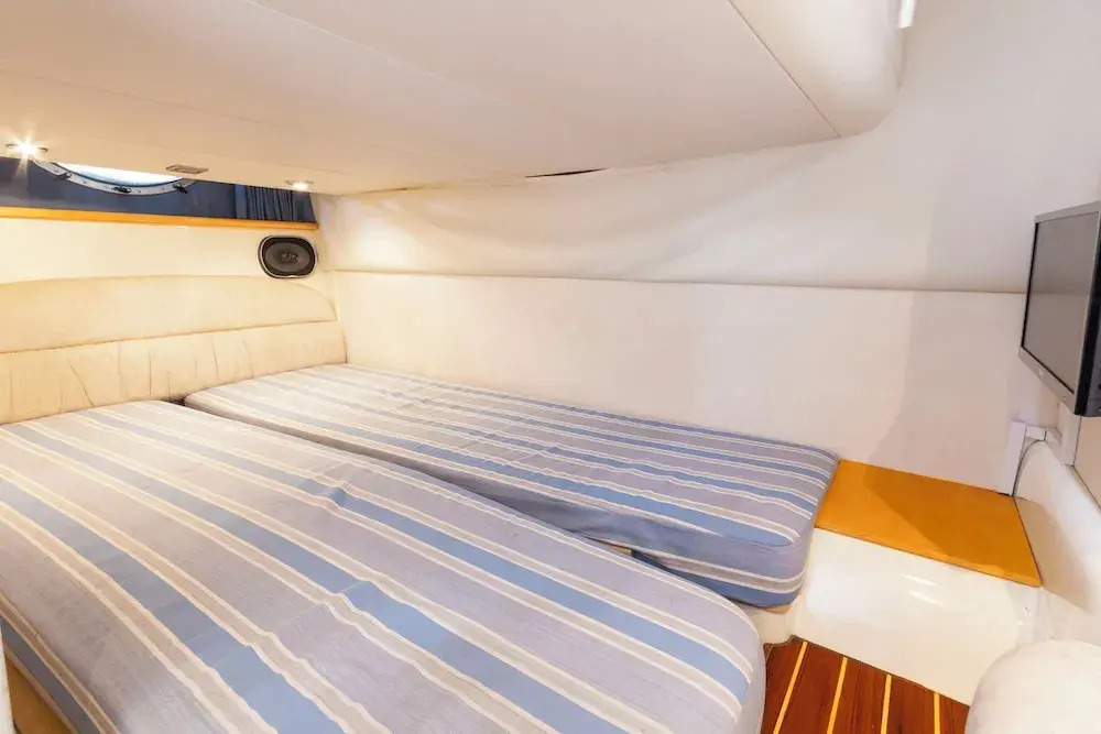 Lux 8Br Thamesfront Villa w Yacht & Sauna