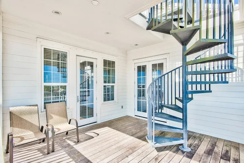 Driftwood Vista - 1/2 Block to Beach ~ Private Elevator