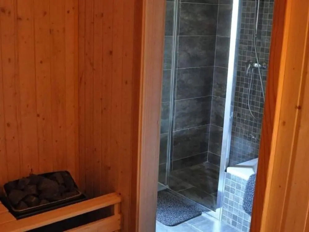Spacious Cottage With 5 Bedrooms, Woodburning Stove, Sauna, Near Ski Lift