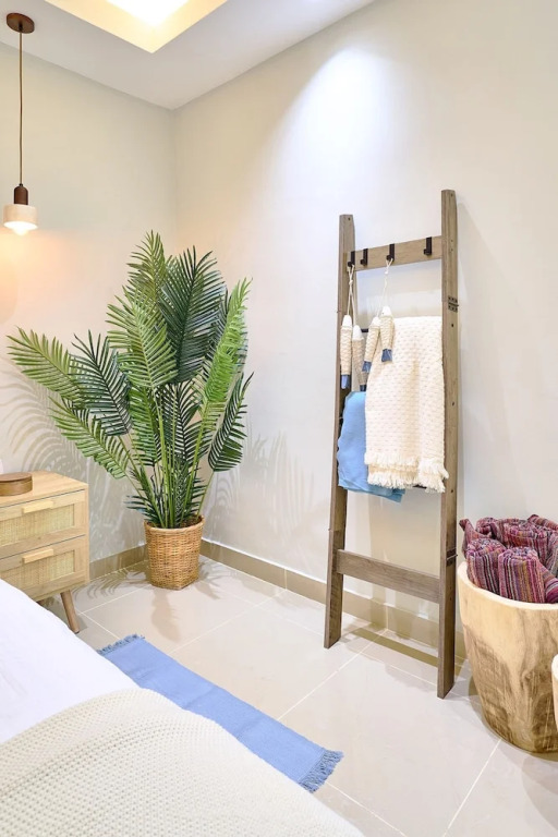 Marbella LUX Essence Beachfront Pool 11thfloor