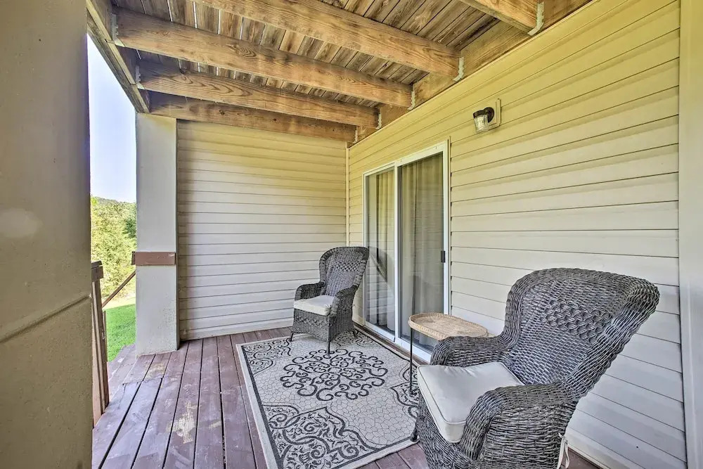 Walk to Table Rock Lake: Condo w/ Pool Access!