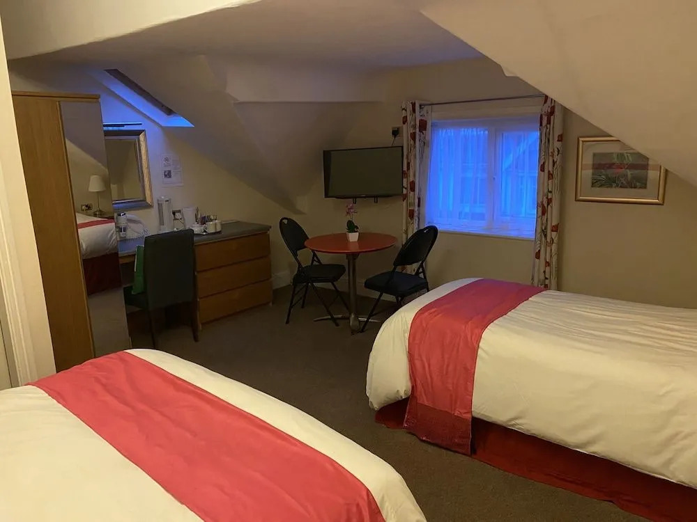 Rossdene House