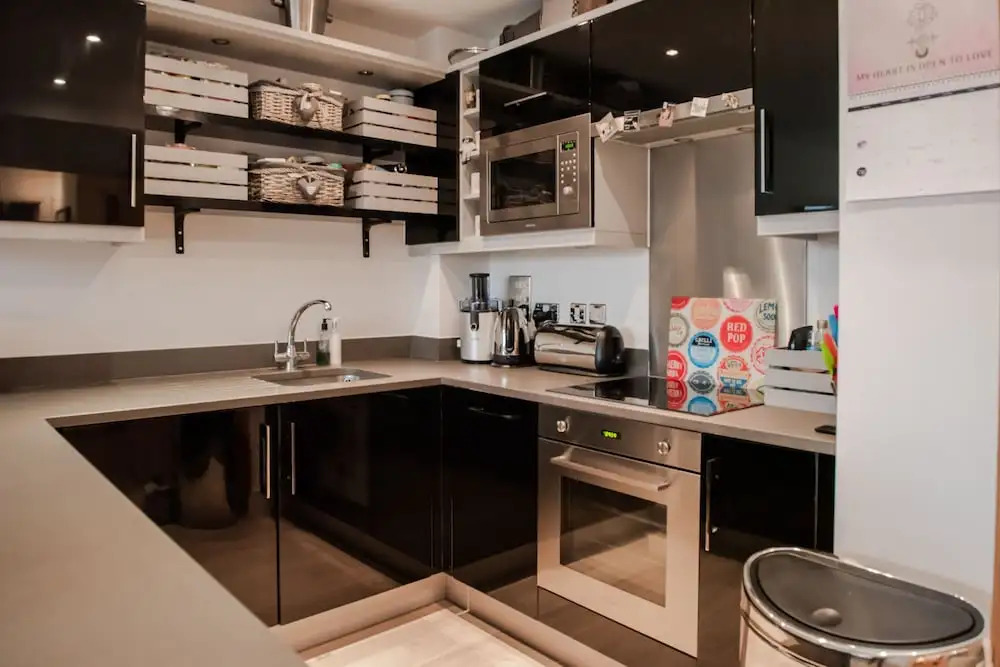 Cosy 1 Bedroom South West London Apartment by River