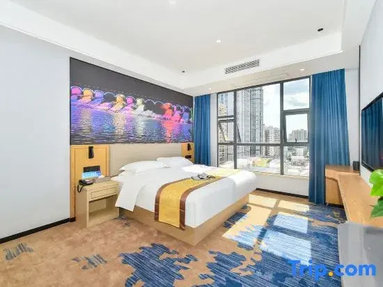 Taiying International Grand Hotel (Dongxing City High-Speed Railway Station Erqiao Port)
