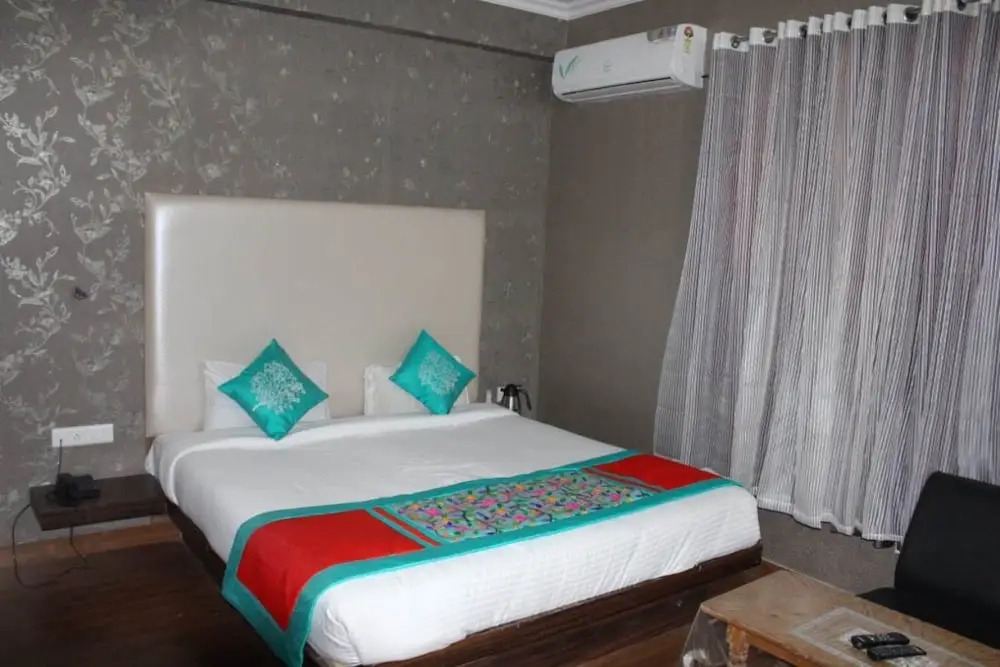 Hotel Meenakshi Palace