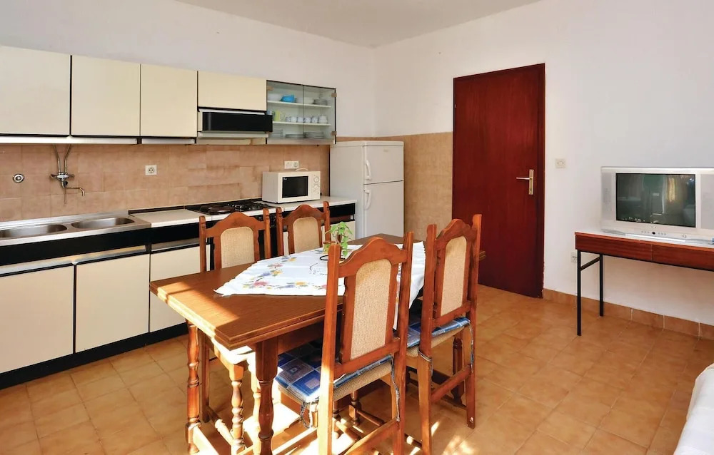 Stunning Home in Jelsa With Wifi and 2 Bedrooms