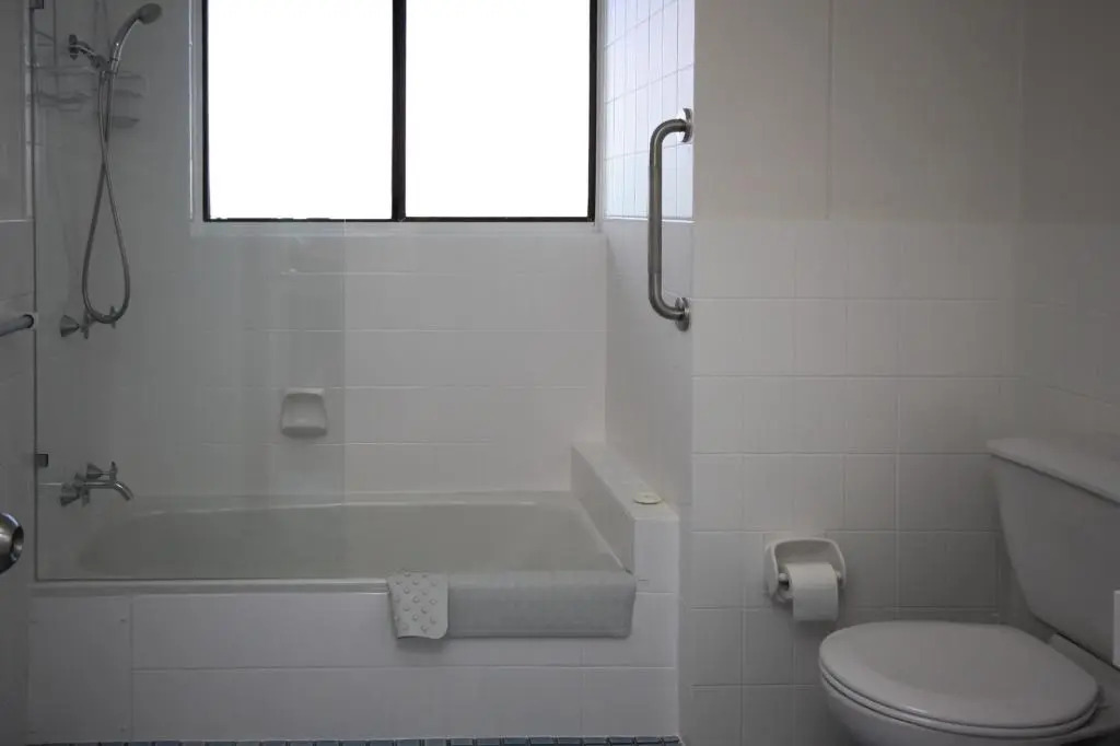 Broadwater Shores Waterfront Apartments