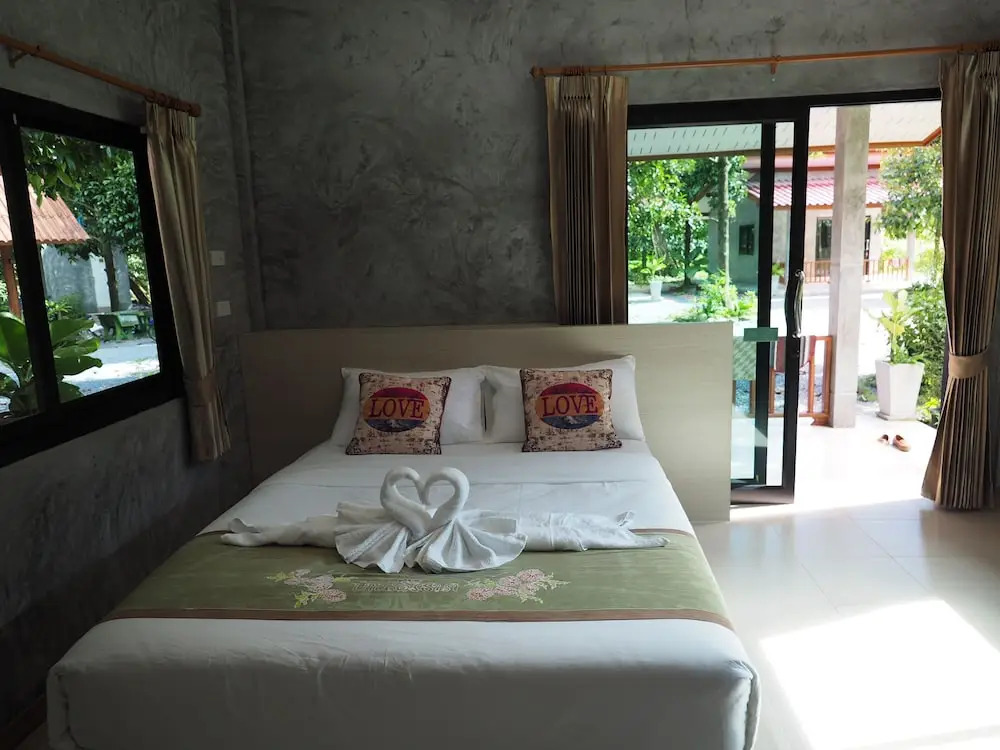 Baan Keree Thara Khiri Wong