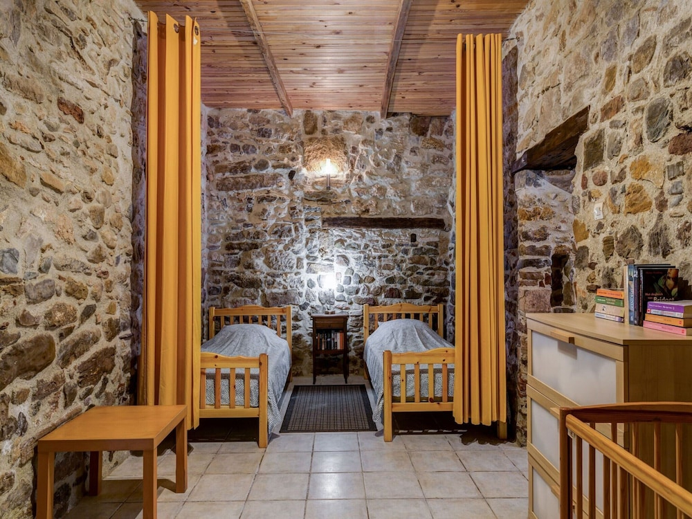 Apartment Near the River in Bize-minervois