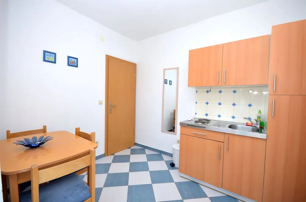 Apartments and Rooms Mare