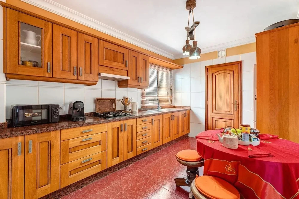 Stunning 3 Bedroom Apartment in Radazul With Ocean Views