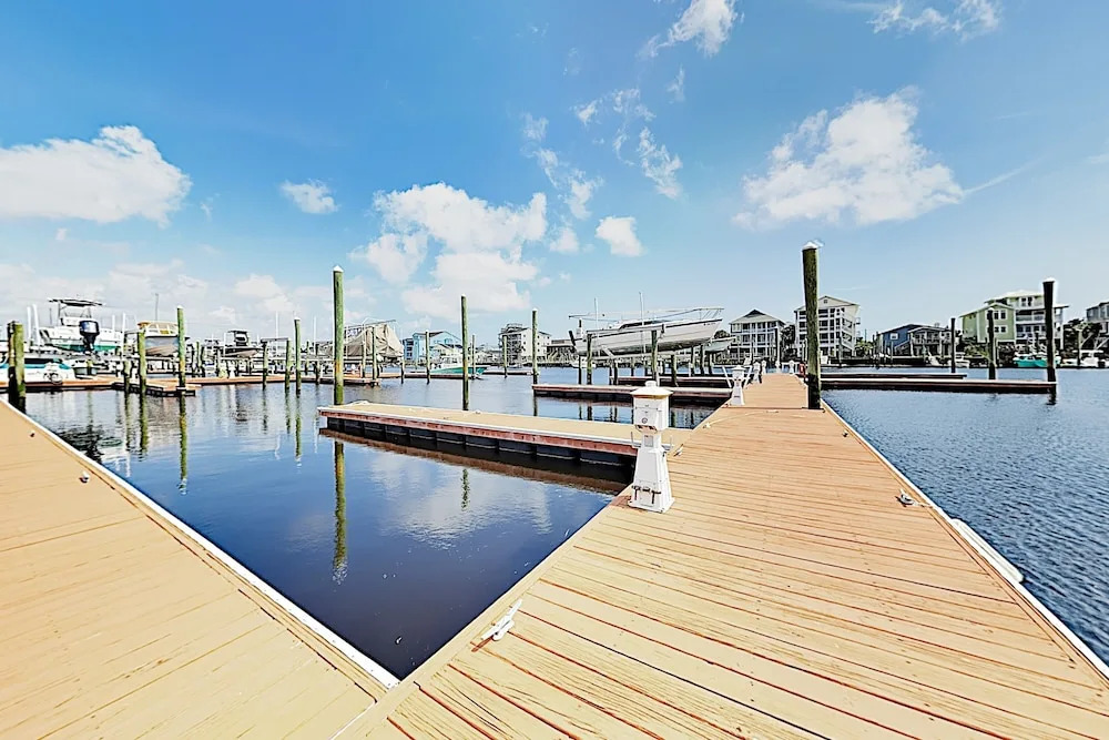 New Listing! Coastal W/ Pool - Walk To Beach 3 Bedroom Condo