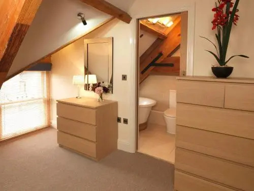 Courtyard Mews, 3 Rodley Hall, Leeds