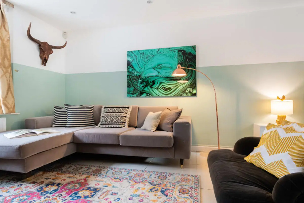 The Southwick Sanctuary - Large & Modern 6BDR Home with Private Terrace