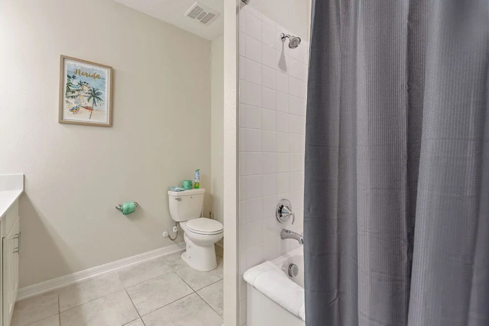 2bd Top Floor Condo Overlooking Pool by Shine Villas