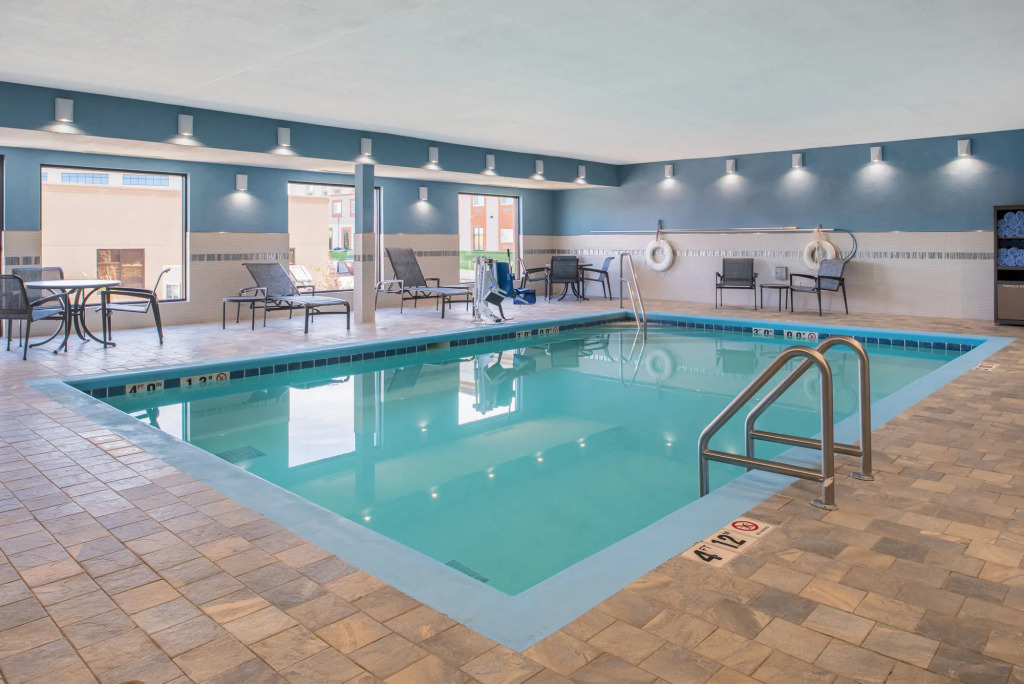 Holiday Inn Express Hotel & Suites Bismarck by IHG