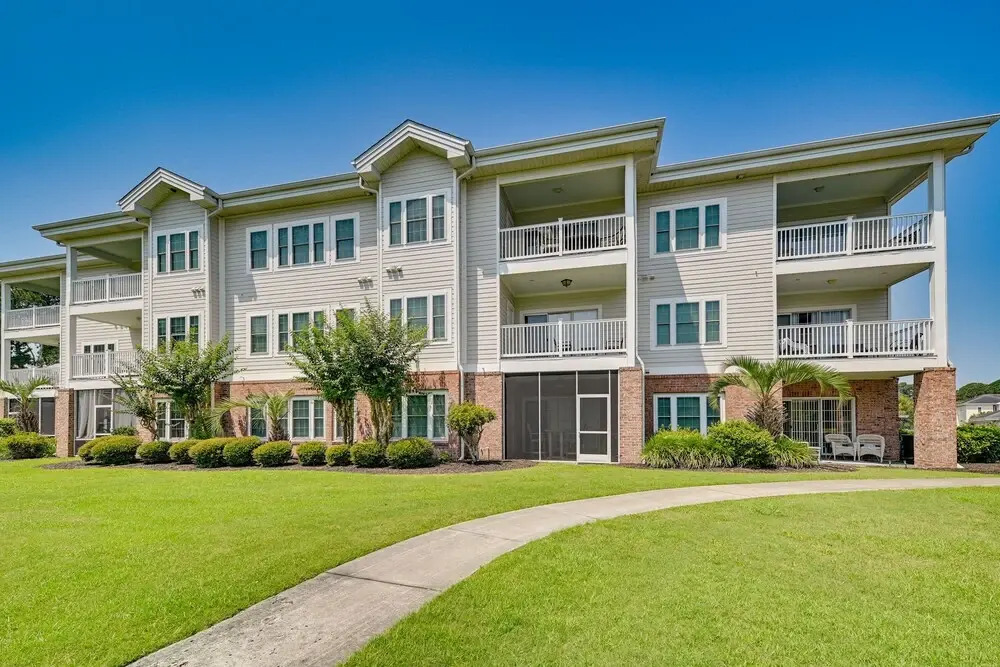 Myrtle Beach Condo: Community Pool & Golf Course!