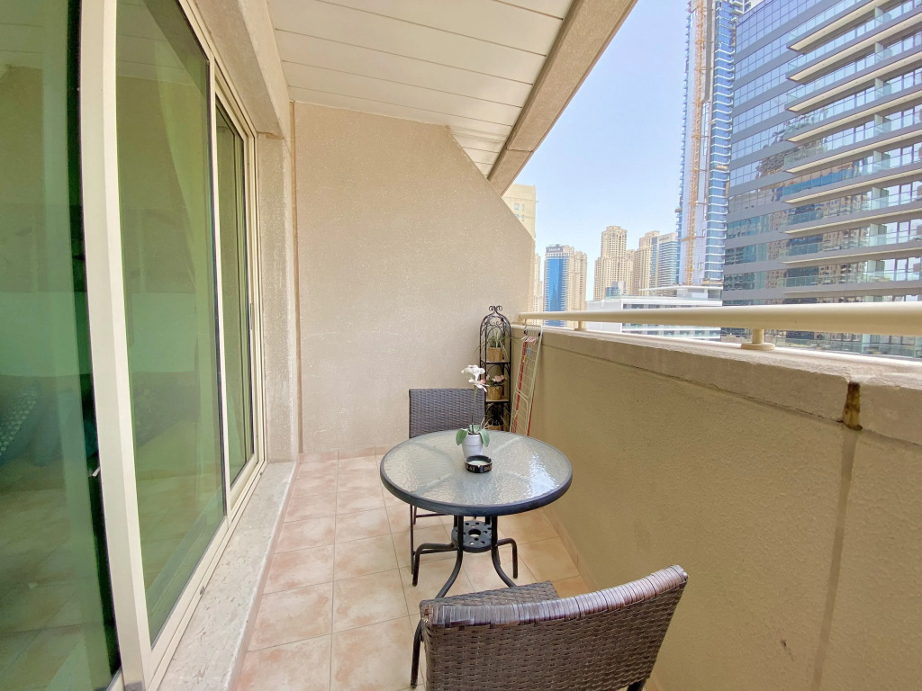 Close to Beach Near Metro 1 BR Dubai Marina Apartments