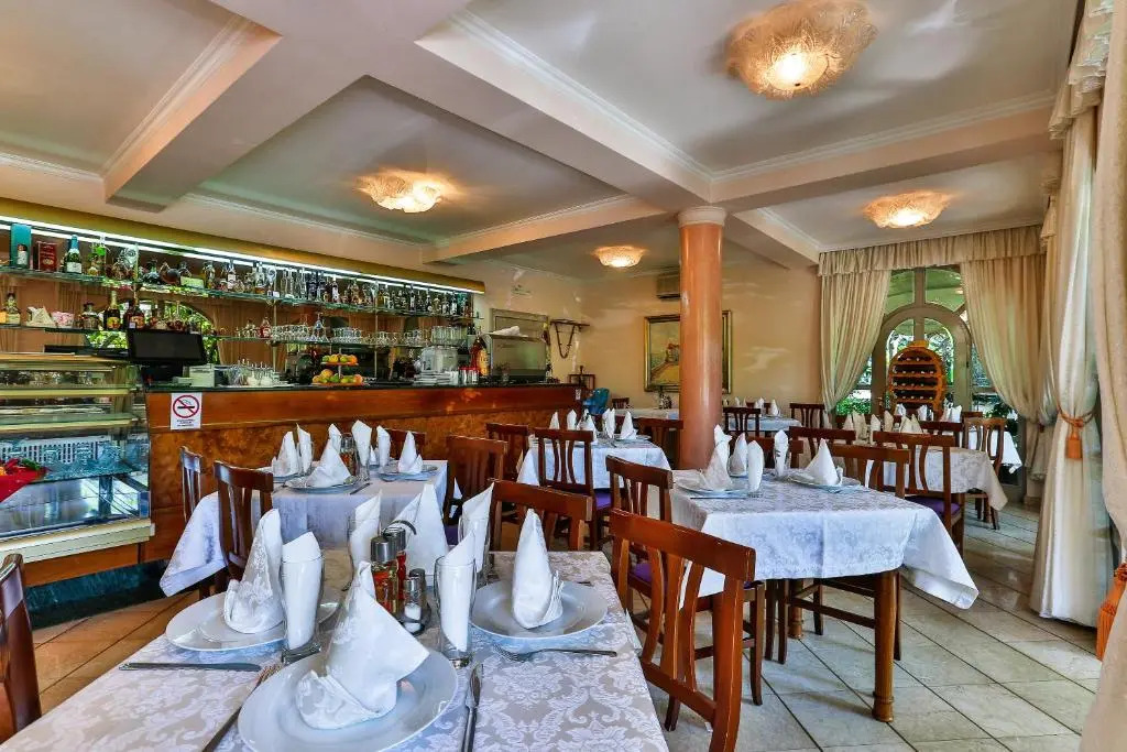Villa Velzon Guesthouse