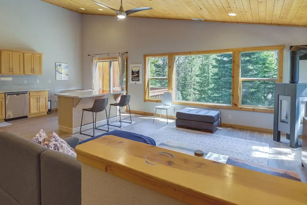 Truckee Retreat w/ Fireplace & Community Amenities