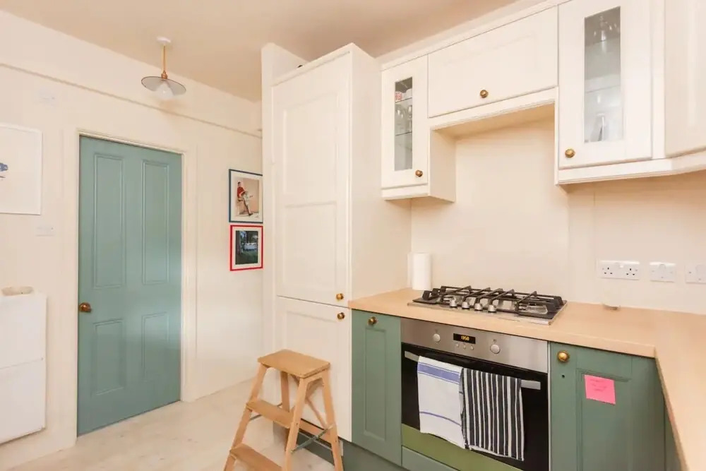Chic 1 Bedroom Apartment in Zone 1 With Views Gherkin