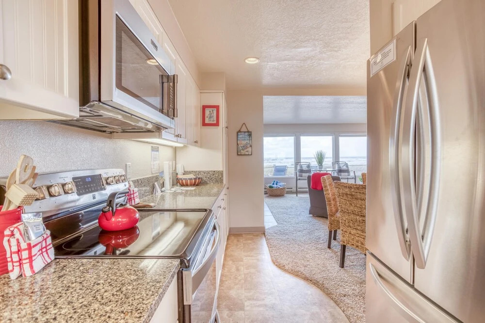 Oceanfront Haven with Panoramic Views - Gorgeous Coastal Retreat