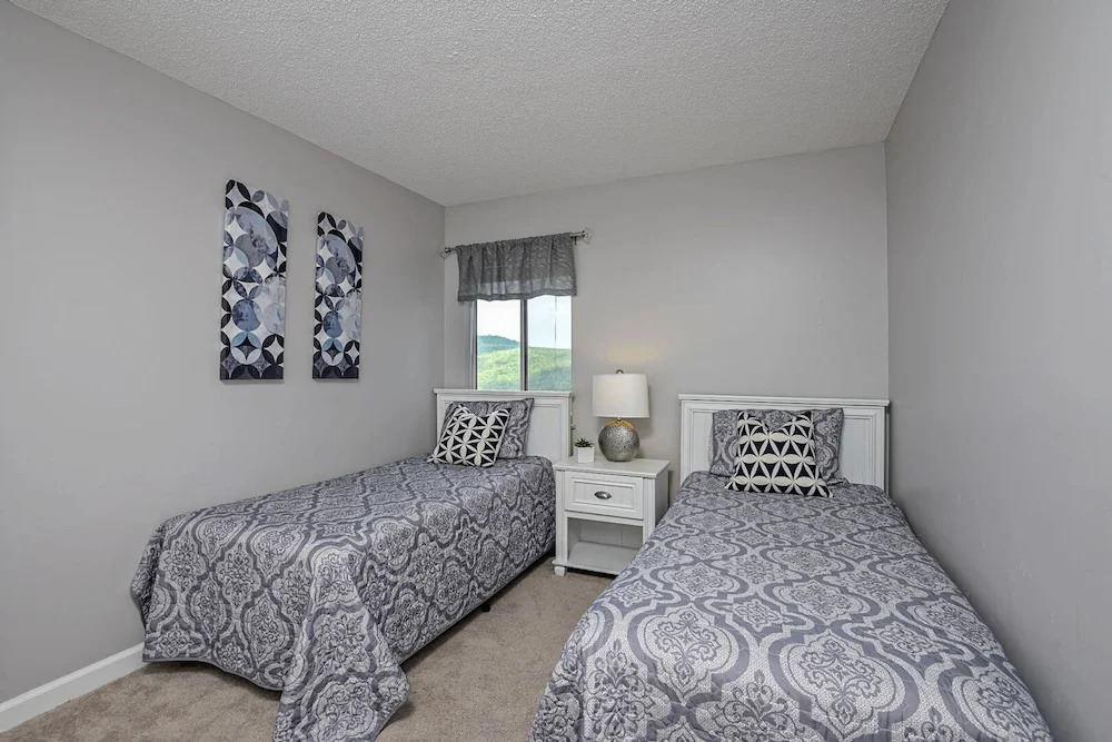 Summit Condo #5302 by Heritage Cabin Rentals