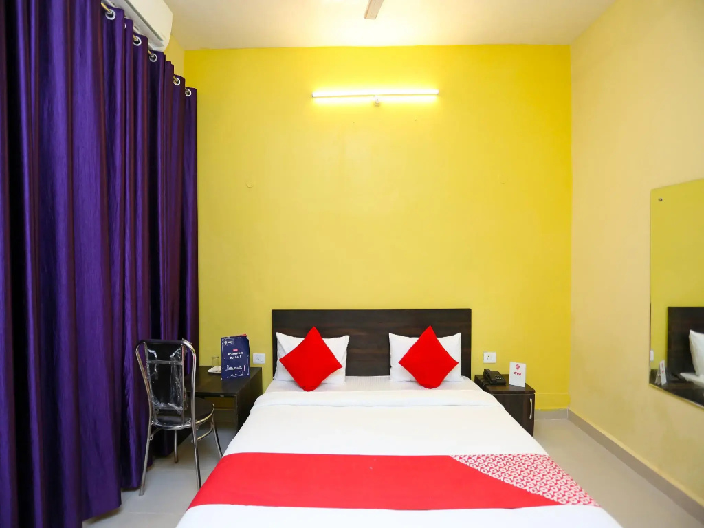 OYO 12758 Hotel Greenview Inn