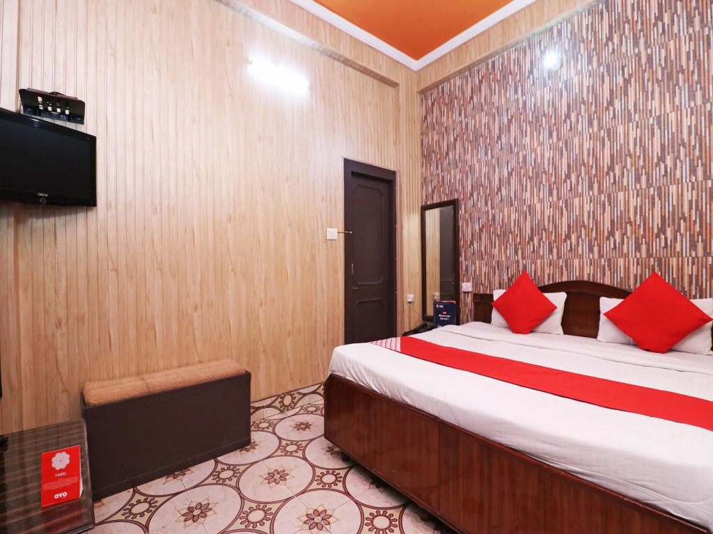 OYO 24473 Anuradha Palace