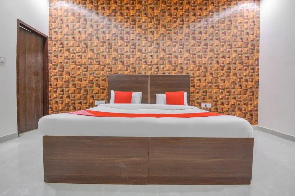 OYO 49906 Hotel Discovery Inn