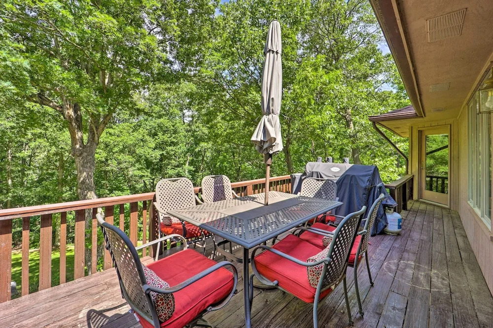 Lakefront Getaway w/ Private Dock & Kayaks!
