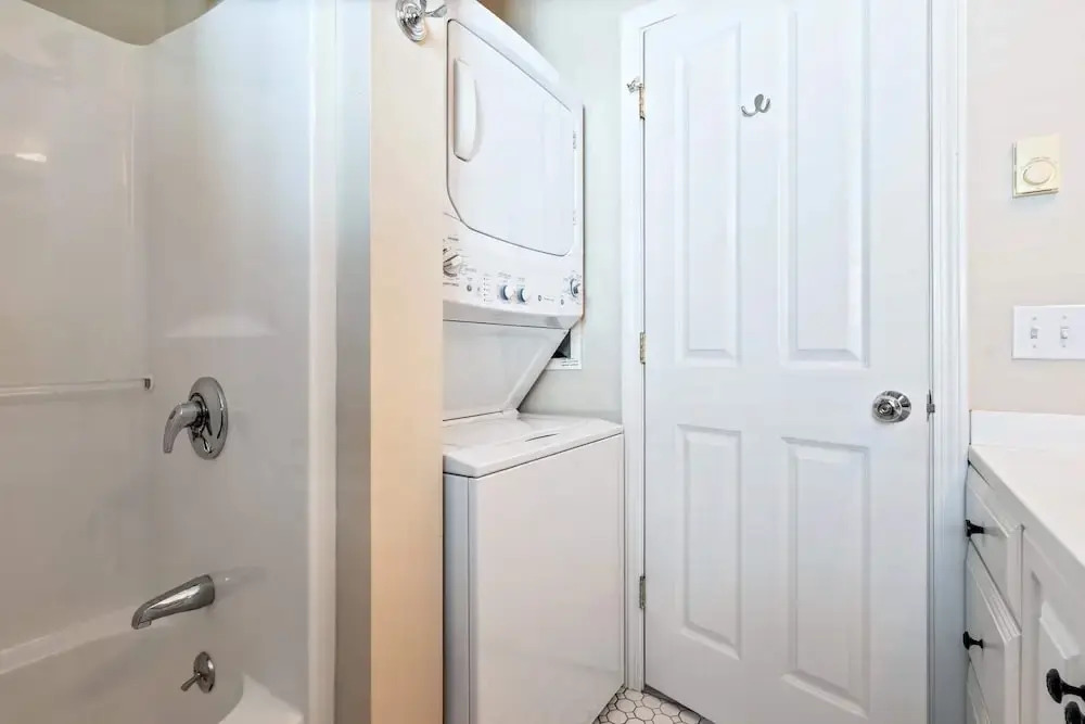 Captains Cottage Sleeps 6!