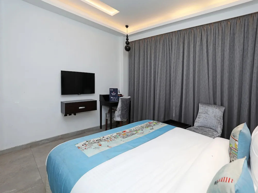 OYO 11071 Hotel Tisya