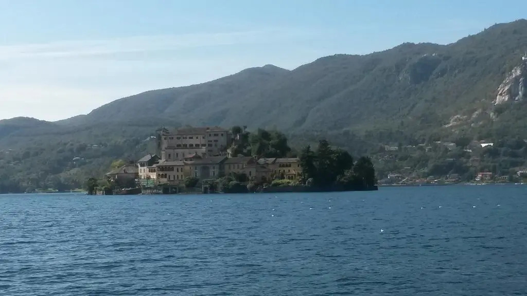 lake view cottage beach
