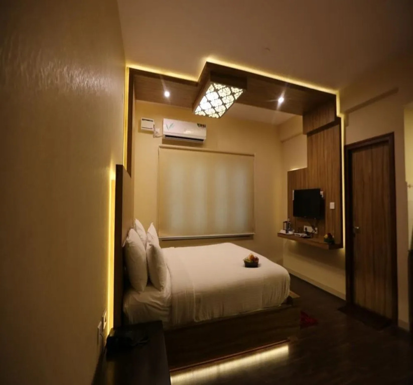 FabHotel Grand Savoury Suites