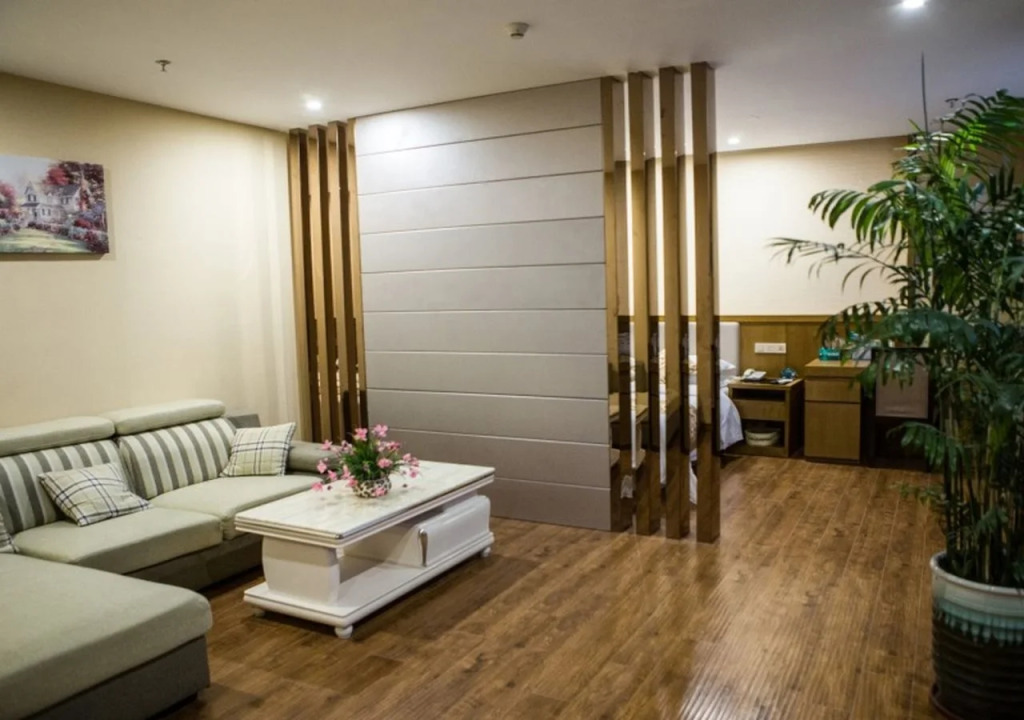 GreenTree Inn Nantong Rugao Zhongjiaomeilu City Express Hotel