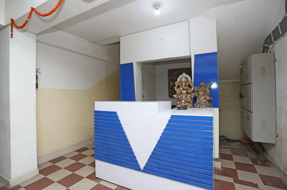 OYO 24694 Hotel Satya Inn
