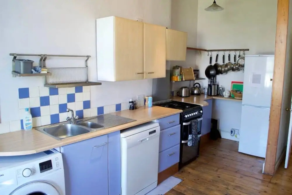 2 Bedroom Central Home With King Beds Sleeps 4