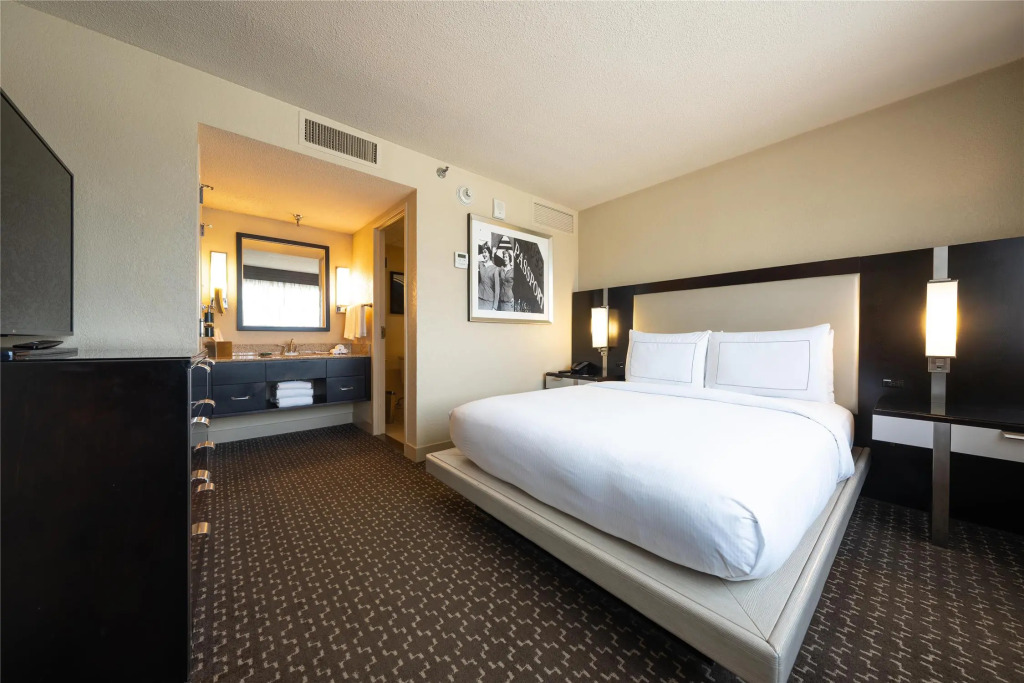 DoubleTree by Hilton Hotel Houston Hobby Airport