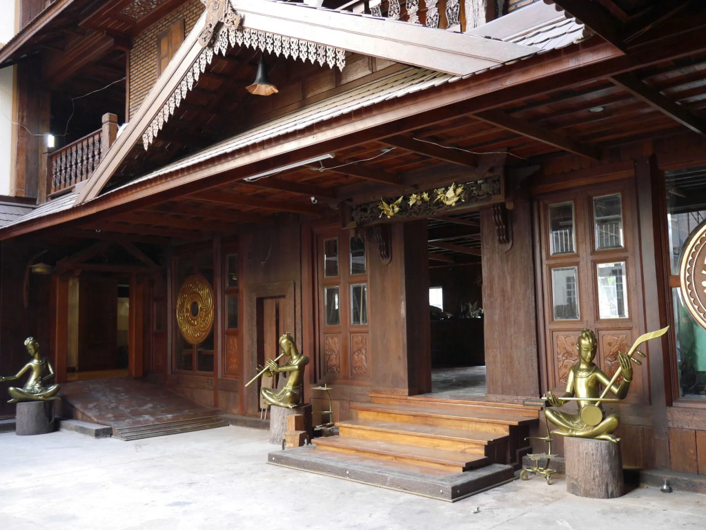 True Siam Rangnam Hotel