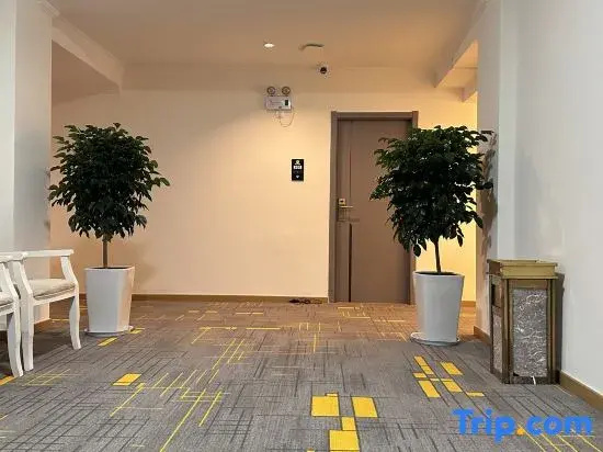 Jingan Fashion Hotel (Yuxi Zhujin Road Passenger Transport Station)
