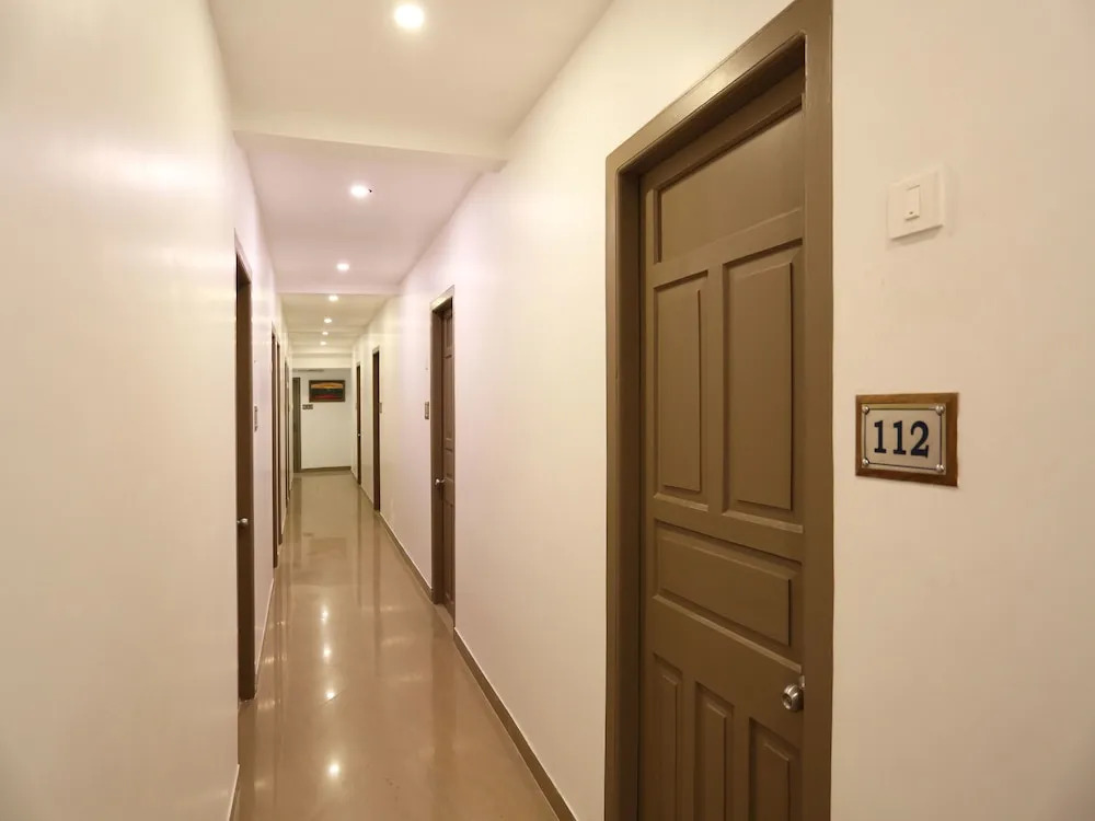 OYO 13262 Hotel Indiana