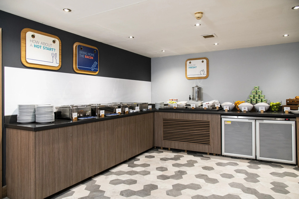 Holiday Inn Express Edinburgh Airport by IHG