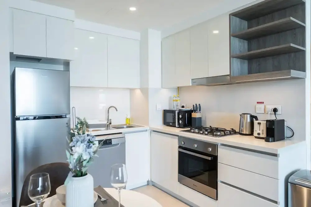 Modern 1-bedroom Apartment Perfect for Family in Downtown With Skyline Views