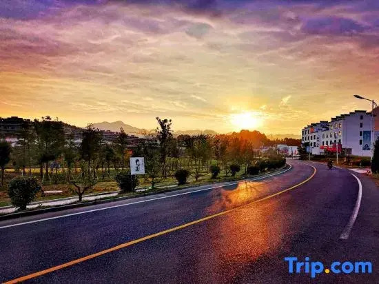 Huangshan Taiping Lake Qihu Homestay