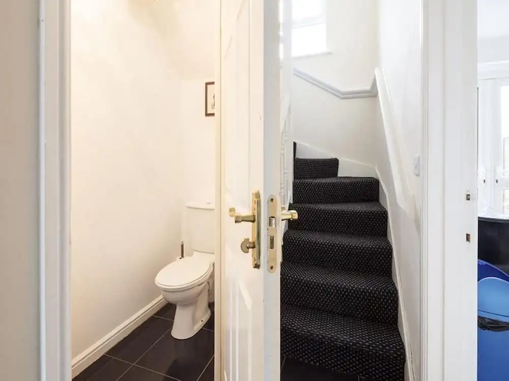 My-Places Large 4 Bed Town House (14A)