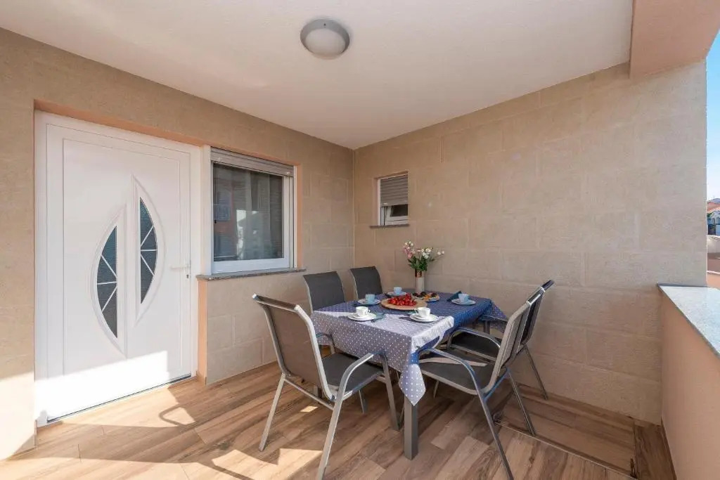LUXURY APARTMENTS - LA VIR 3 & 4