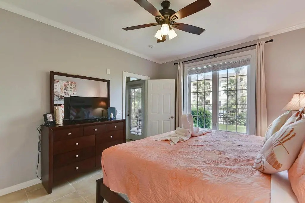 Hook, Wine & Sinker by Ryson Vacation Rentals
