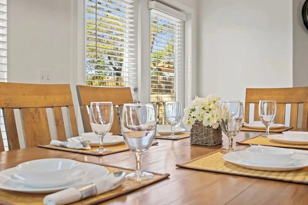 The Winking Turtle Your Shell-tered Beach Escape! Sleeps 10